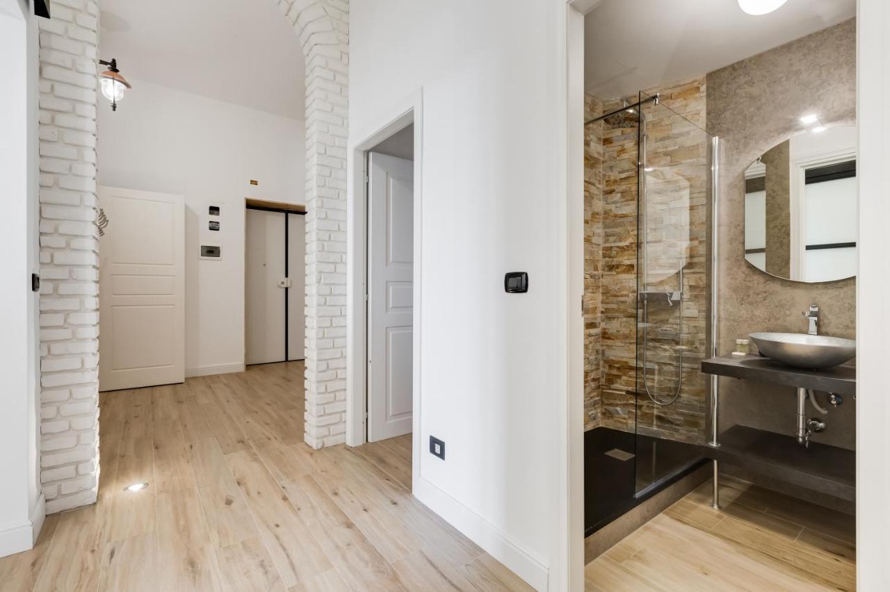 Bmga L Glam Industrial 3-Bed Apartment In Termini Рим Екстериор снимка