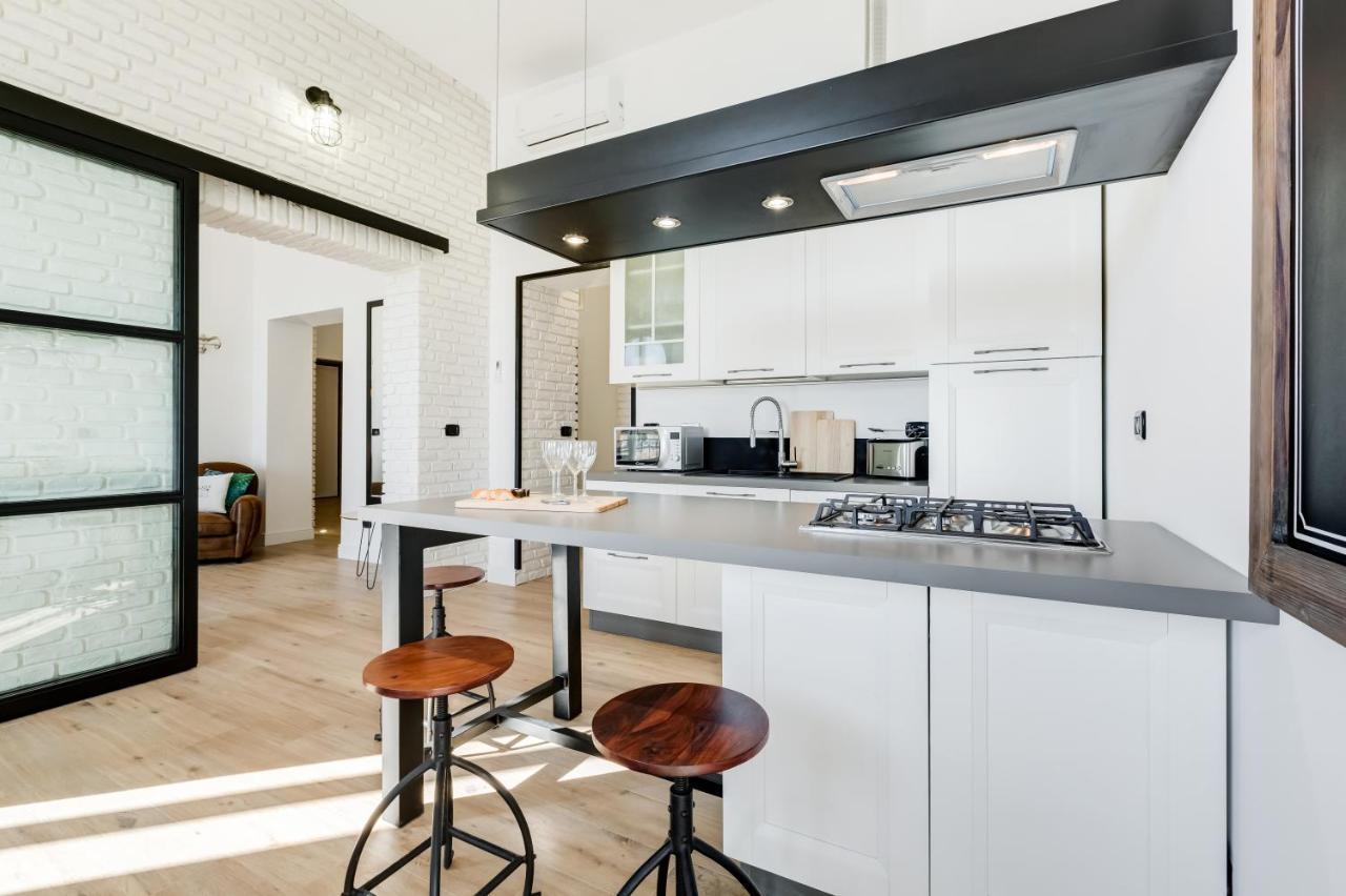 Bmga L Glam Industrial 3-Bed Apartment In Termini Рим Екстериор снимка