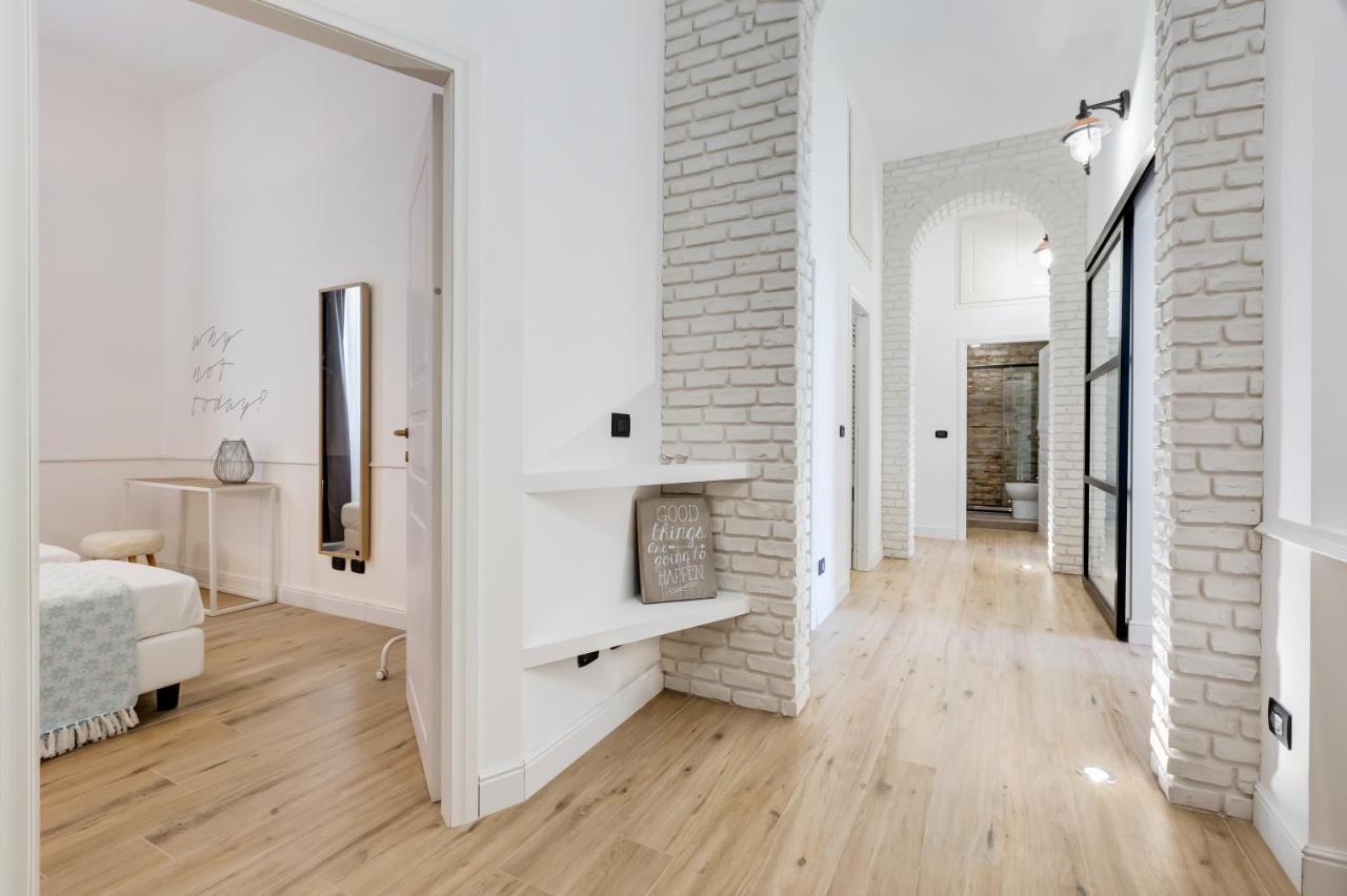 Bmga L Glam Industrial 3-Bed Apartment In Termini Рим Екстериор снимка