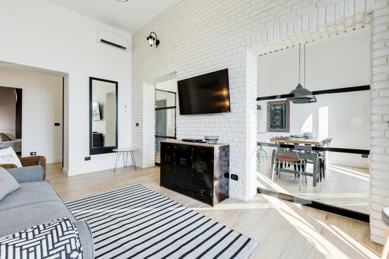 Bmga L Glam Industrial 3-Bed Apartment In Termini Рим Екстериор снимка