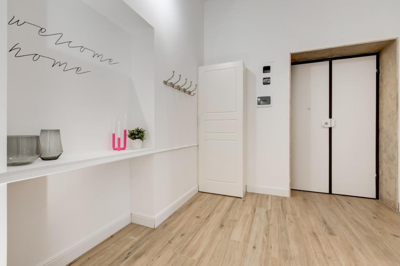 Bmga L Glam Industrial 3-Bed Apartment In Termini Рим Екстериор снимка
