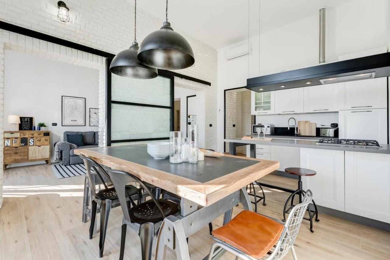 Bmga L Glam Industrial 3-Bed Apartment In Termini Рим Екстериор снимка