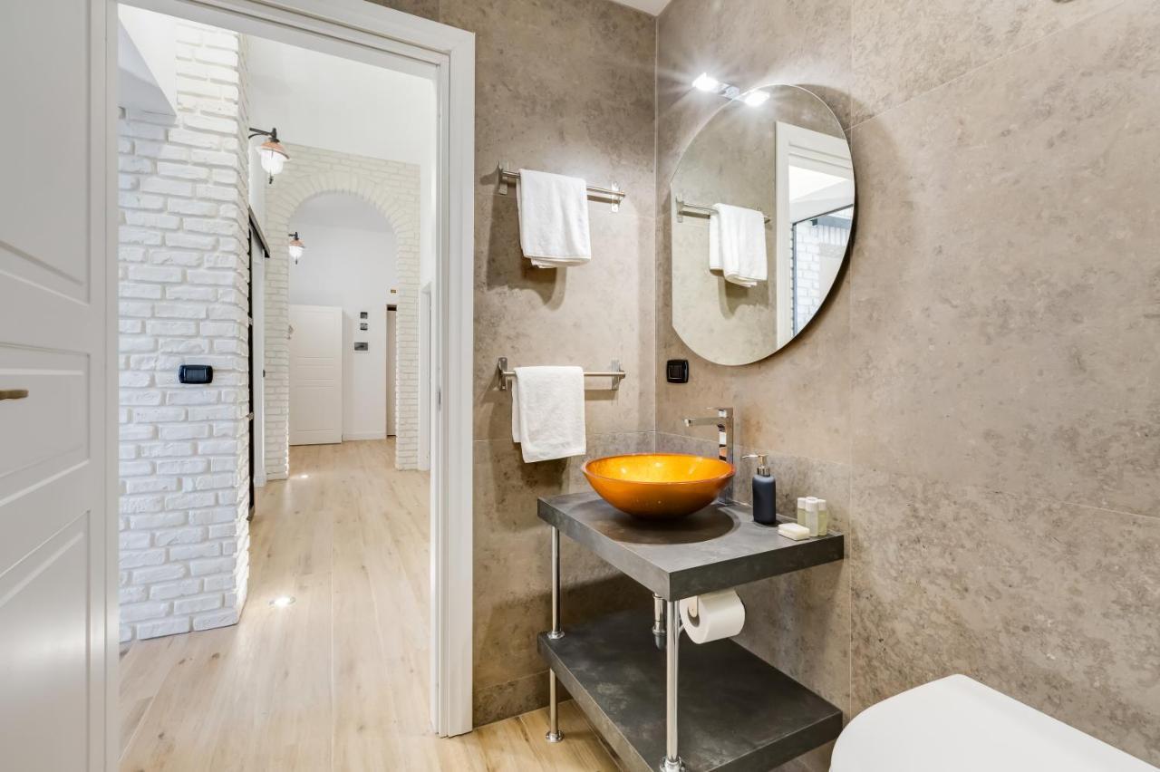Bmga L Glam Industrial 3-Bed Apartment In Termini Рим Екстериор снимка